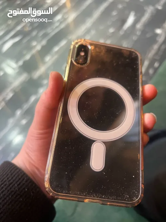 ‏موجود iPhone X بحالة جيدة مغير بطارية من الشركة
