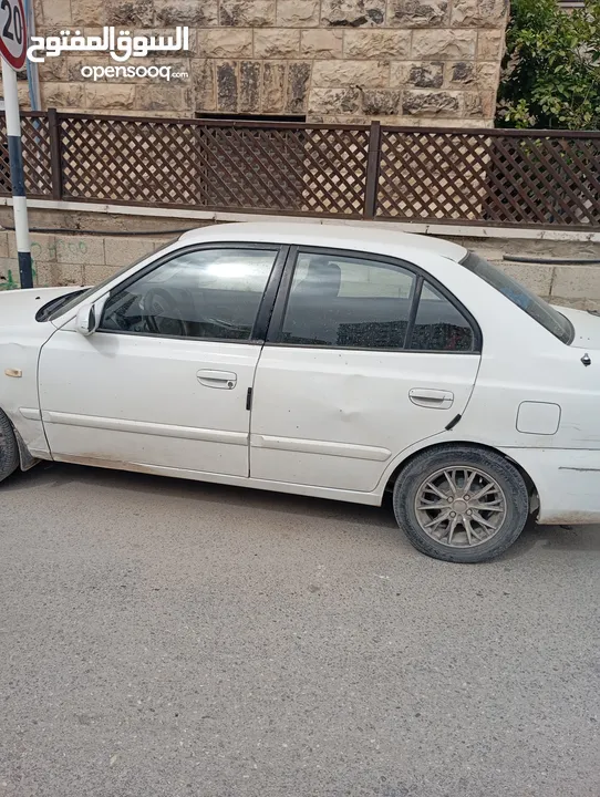 سيارة هونداي فيرنا 2003ميكانيكيات جيدة جدا وعيوب بسيطة بالبودي