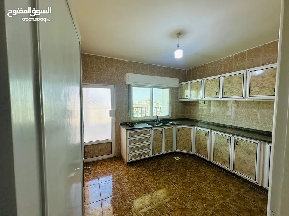 ‏شقة للإيجار ثلاث غرف شارع الجامعة