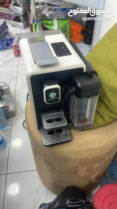 لاتيكينو (Lattechino) من "إسبريسو كلوب" (Espresso Club).  موفّرة للطاقة وسريعة الاستعمال