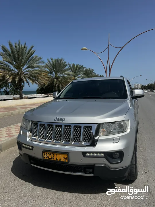 Keep Grand Cherokee very clean. 2013 جيب جراند شيروكي 2013 نظيفة للغاية