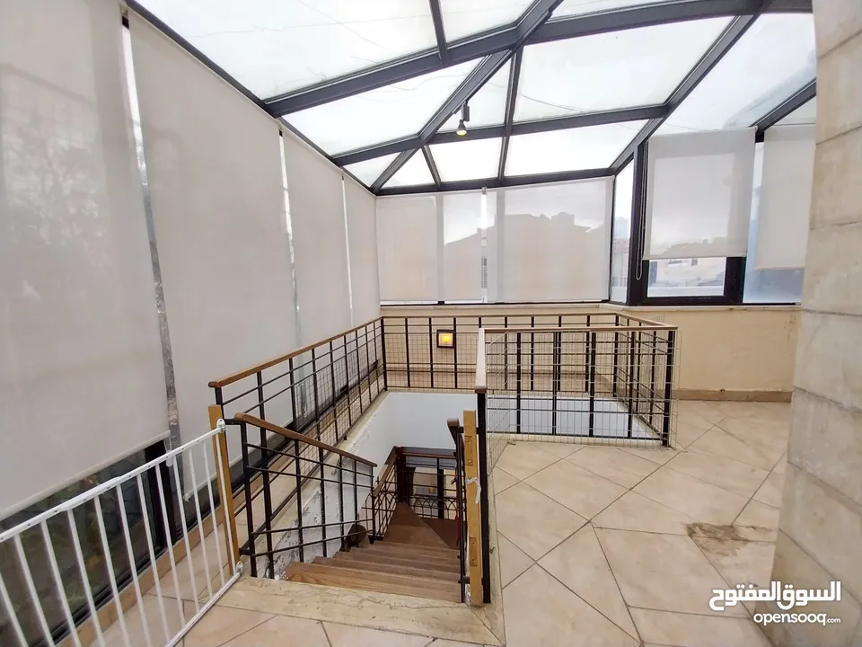 شقة غير مفروشة للإيجار 375م2 ( Property 19249 )-175072681