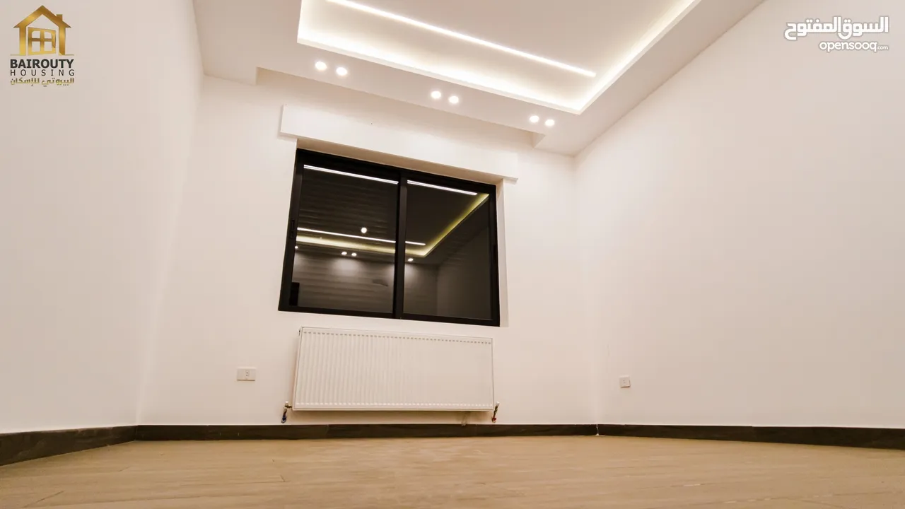 شقة لقطة للبيع طابق ارضي مع حديقة شارع المطار النخيل  شقة مساحة 185م وترس خارجي 220 م وكراج مستقل