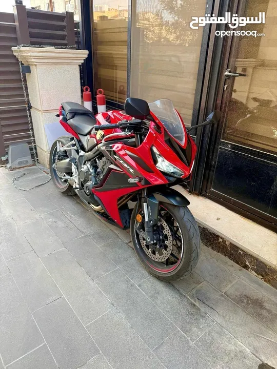Honda CBR 650 R 2023  (بحالة الوكالة 900 كم فقط)