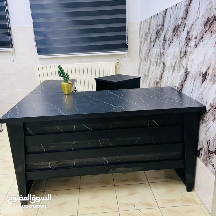 مكتب 140*70 مع جانبيه 80*40 وطاولة وسط تفصيل خشب مستورد بسعر المصنع
