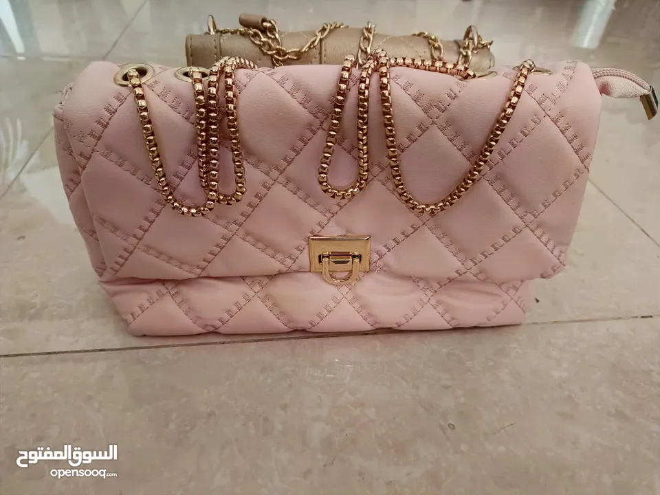 حقائب كتف نسائية جميلة وجديدة
