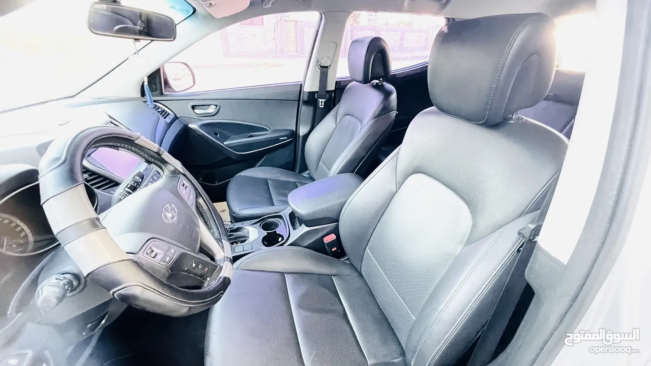 هيونداي سانتافيه دفع رباعي - بحالة ممتازة داخليا وخارجيا - GLS  Hyundai SantaFe