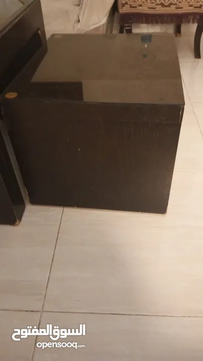 فضيه استعمل خفيف لايوجد اي كسر. او ضربات سعر 150 بوفيه استعمل.خفيف بس في اكم ضربه  بدها دهان