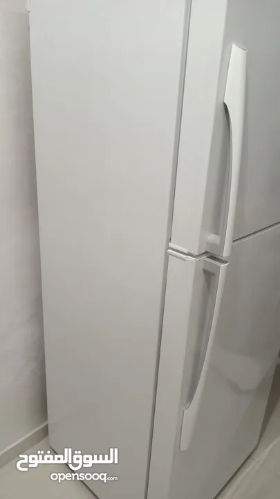 ثلاجة ال جي بابين لون ابيض بحالة الجديد