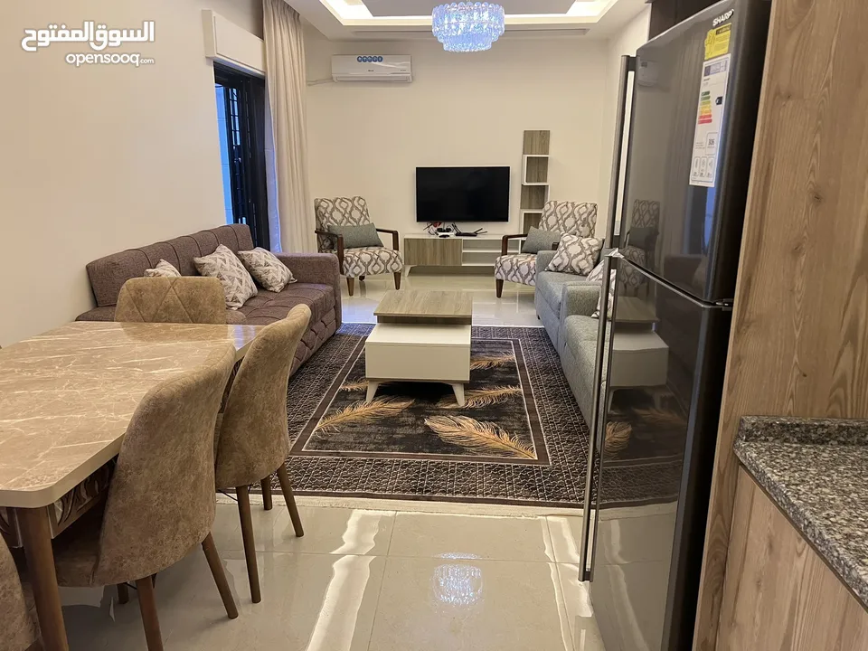 عائلات فقط شقة للايجار غرفة واحدة وصالة مطبخ +VIP قرب الخدمات ودوار المدينة وشارع الرياضة والشميساني