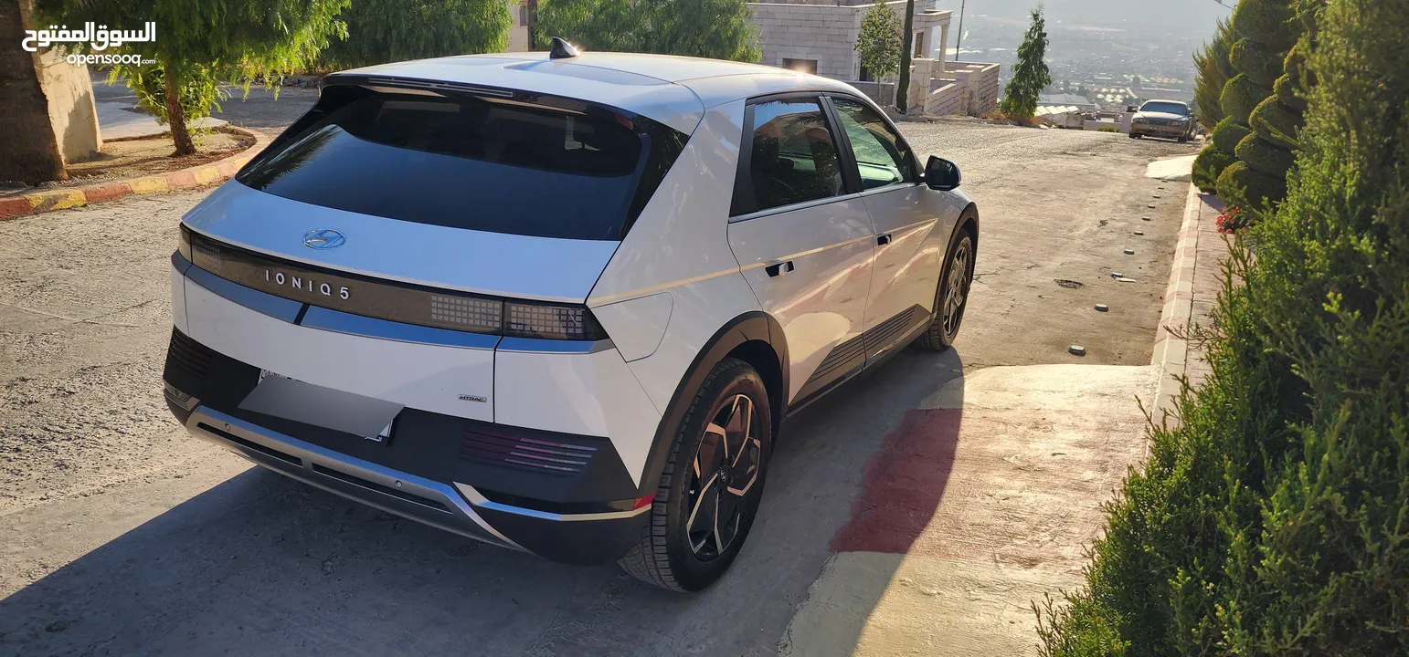 هيونداي ايونيك 5 كهرباء موديل 2022 لون ابيض بحال الجديد وكالة مميزة للبيع