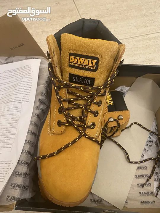 NEW Dewalt safety shoes/boot حذاء سيفتي