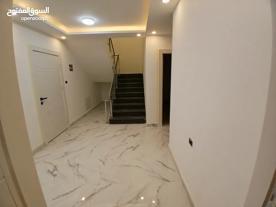 منزل دوبلكس ثلاث طوابق للبيع