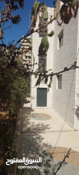 للايجار بيت مستقل البيره بجانب الهلال الاحمر