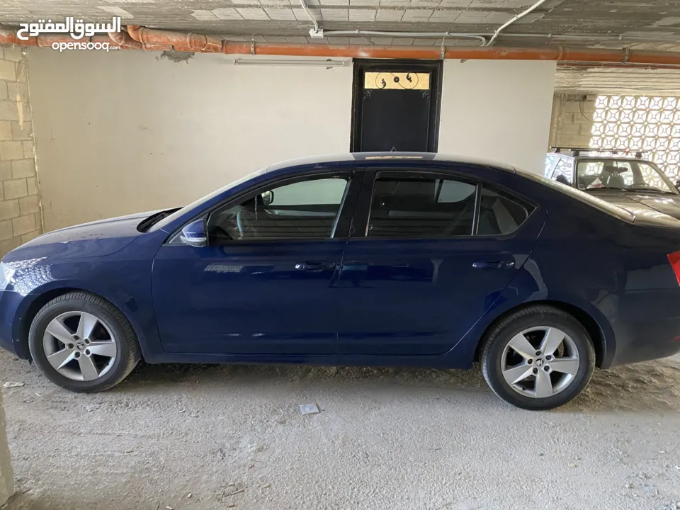 سكودا اوكتافيا للبيع كاش او دفعة وشيكات شخصية