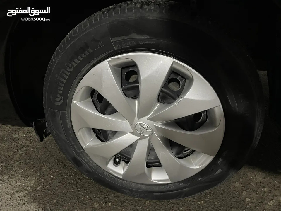 تويوتا يارس 2017. مواصفات خليجية 1500cc. اقتصادية جداً واكثر من الهايبر.  شغل وامشي. دهان اسود