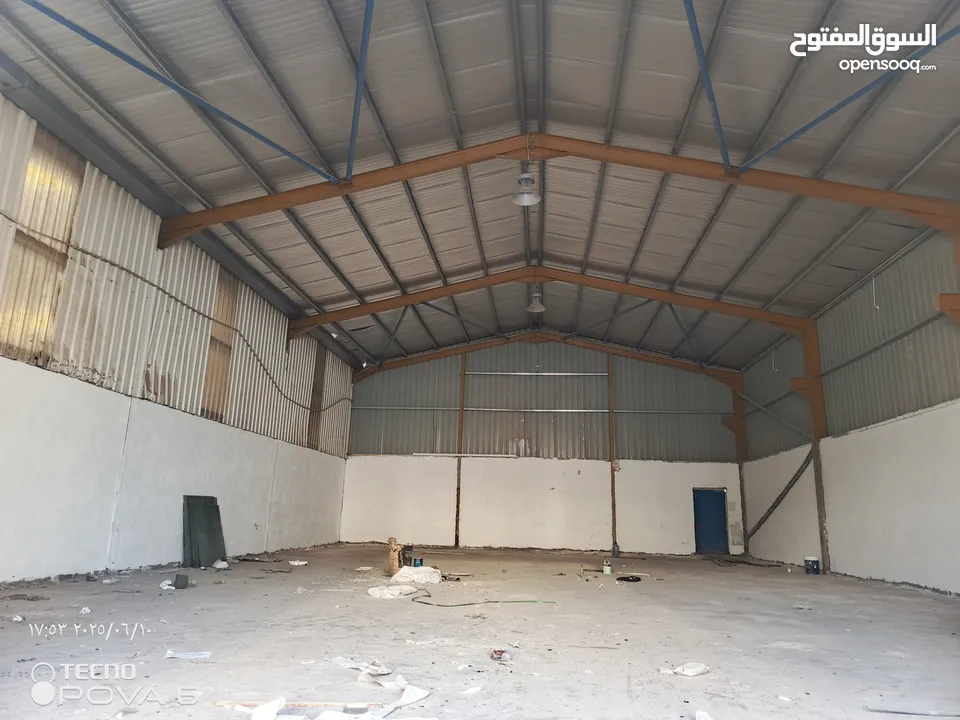 هناجر 300متر مع ساحة 700متر