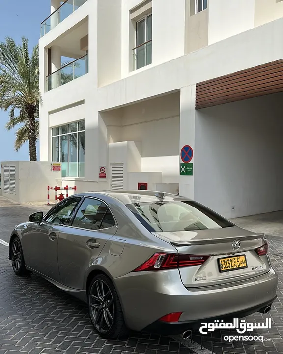 Lexus is200 F 2016 فرصه بدون حوادث