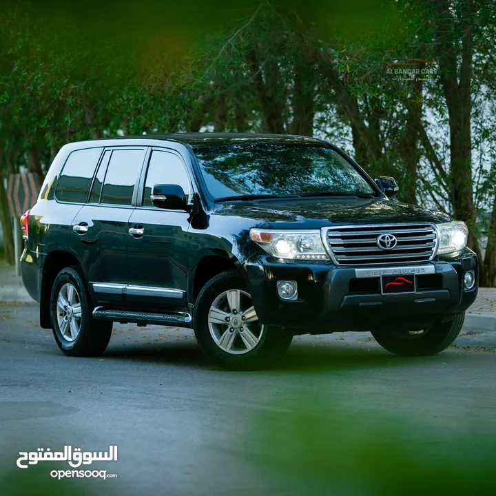 Toyota Land Cruiser VXR Excellent Condition Black 2014