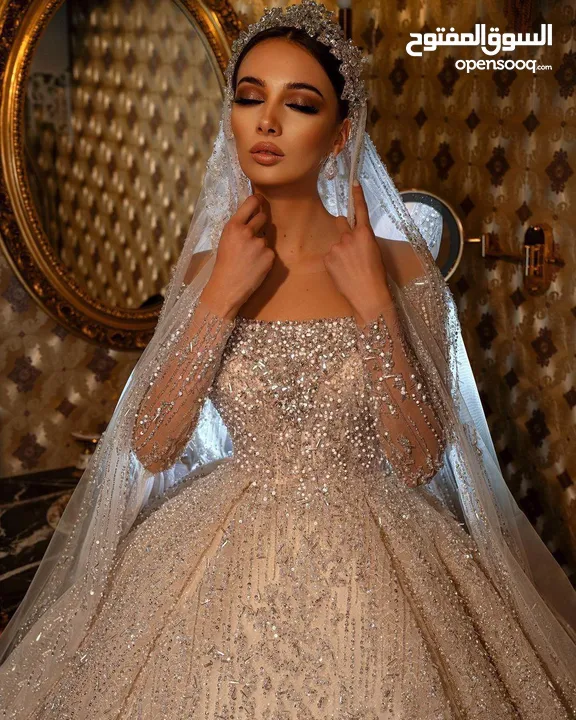 شروة بدل زفاف ابيض وملون