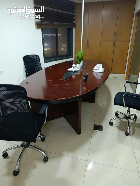 طاولة اجتماعات للبيع