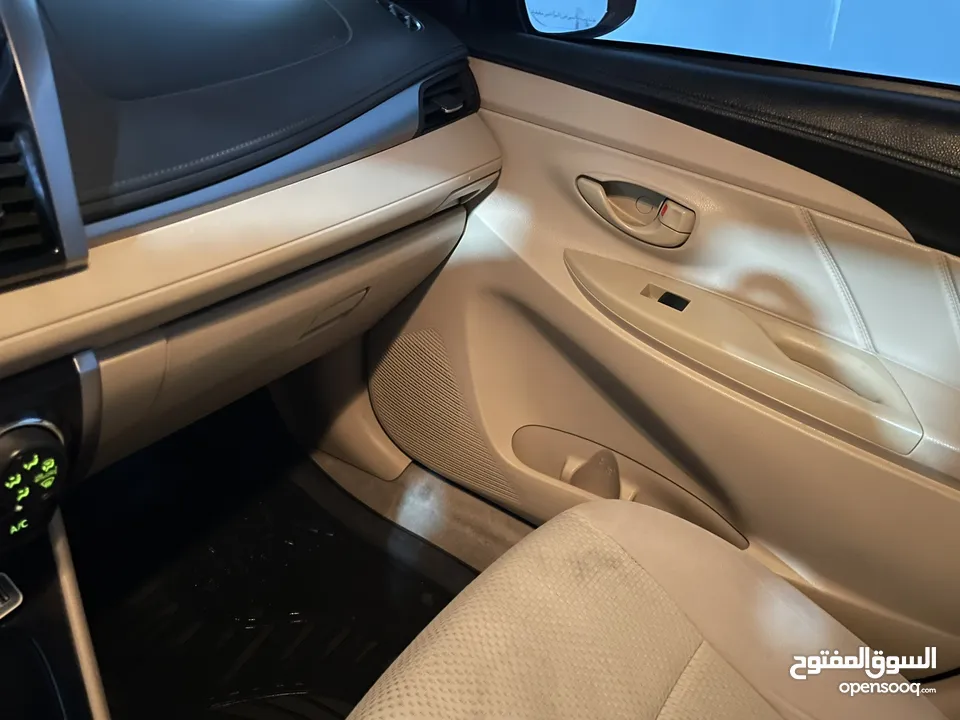 تويوتا يارس 2017. مواصفات خليجية 1500cc. اقتصادية جداً واكثر من الهايبر.  شغل وامشي. دهان اسود