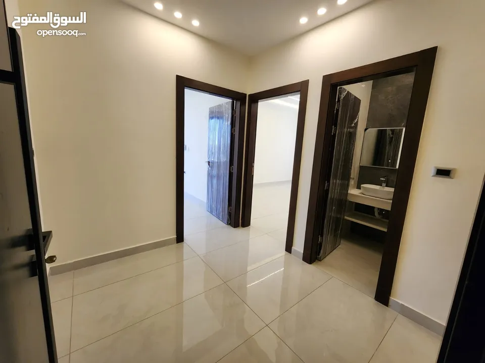 شقة فارغة للبيع في دابوق - REF:14658
