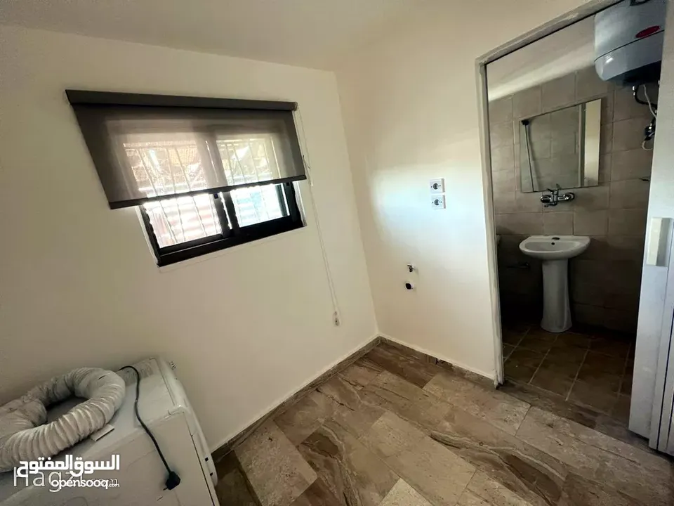 شقه فاخره مميزه طابق ثالث مع روف،في اجمل،مناطق عبدون الشمالي للبيع  ( Property ID : 30720 )