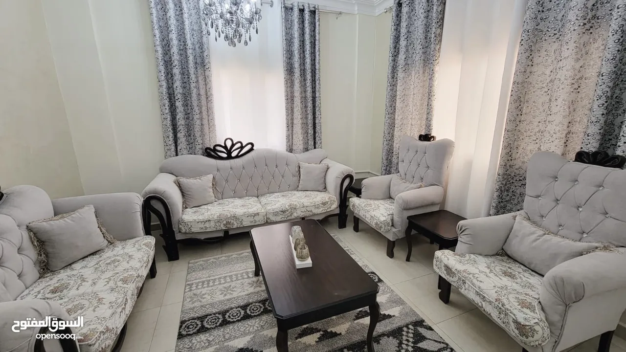 طقم كنب سبع مقاعد