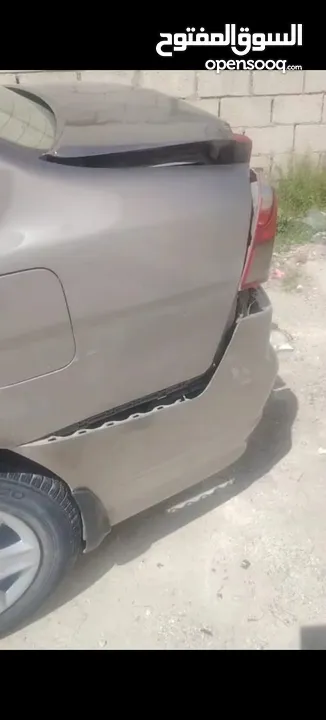 هوندا سيفيك شمباني للبيع على وضعها تعرضت لحادث وبحاجة لأصلاح