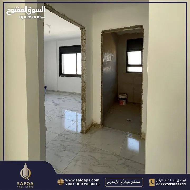 شقة قيد التجهيز باللمسات الاخيرة للبيع في الطيرة مع اطلالة جميلة