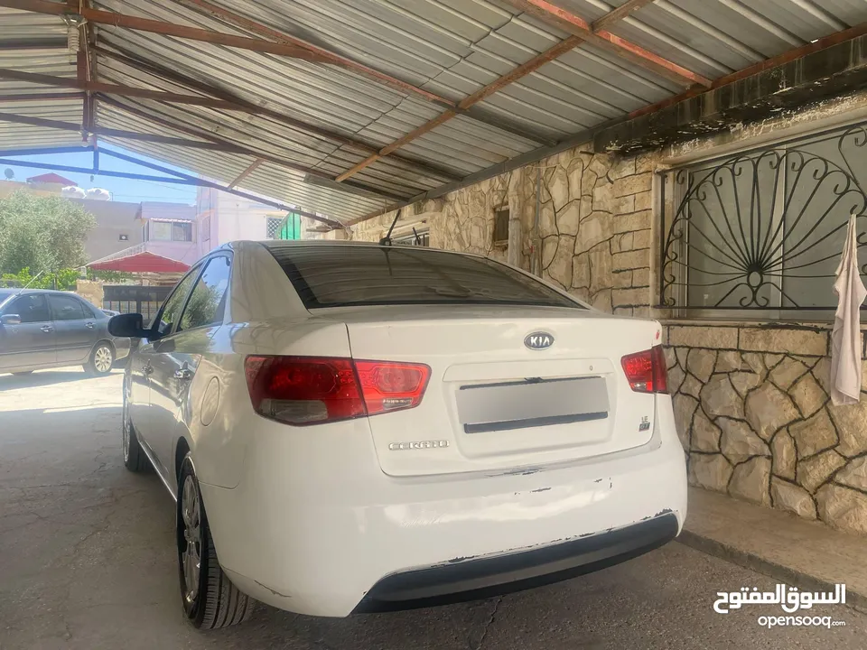 كيا سيراتو kia 2013 للبيع لا تحتاج الى اي صيانه