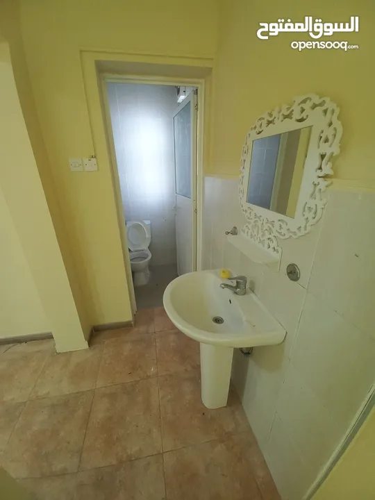 2 bhk flat spacious rooms to let ,located rewi