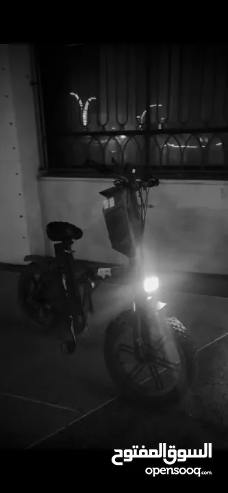 بسكليت كهربا 60 v عجل عريض مع حامل تلفون وشنتة وشاحنها وشاشتها