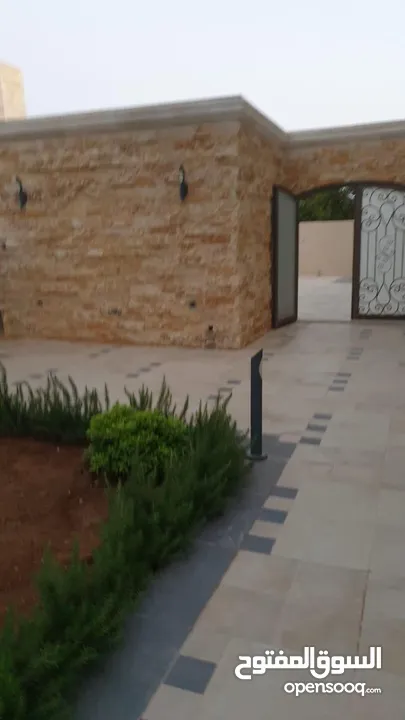 فيلا مستقله للبيع دابوق على مساحه ارض دونم و 28 م