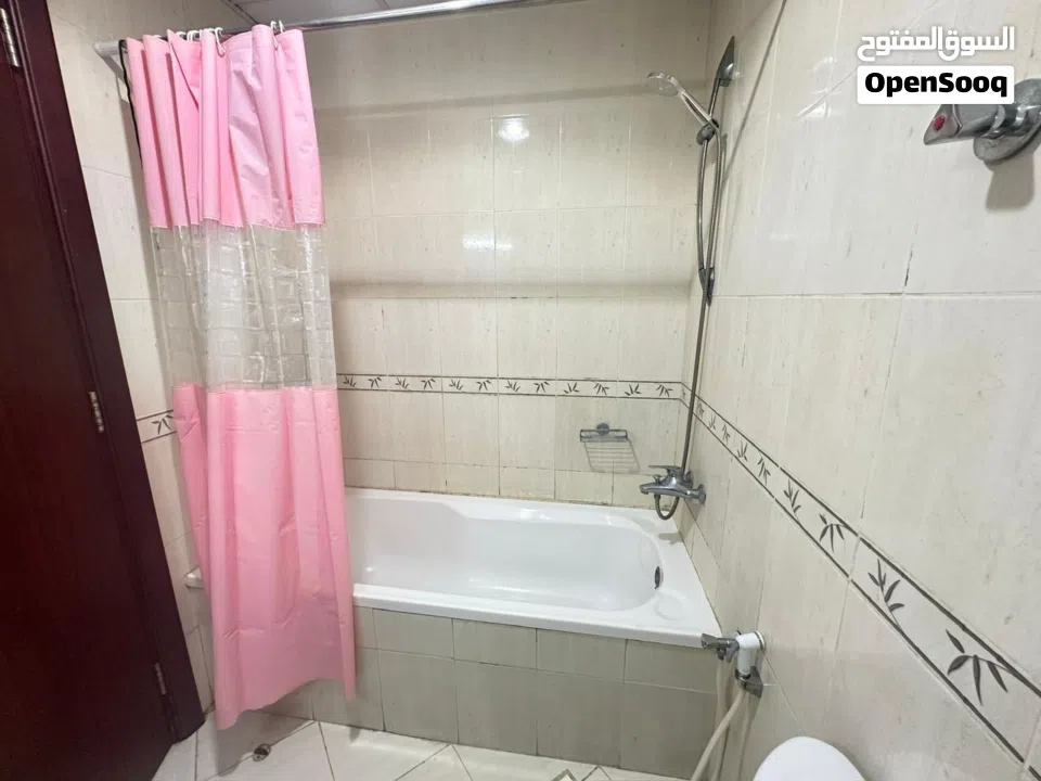 شقة غرفة وصالة للبيع في السيتي تاور – موقع مميز على شارع الشيخ خليفة – فرصة استثمارية