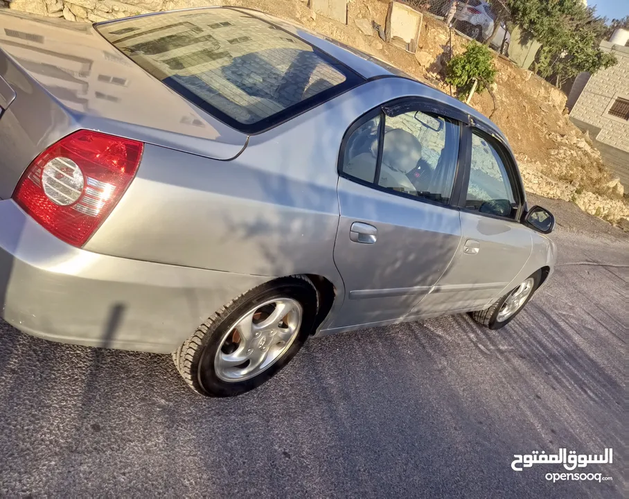 هونداي ألنترا 2006 للبيع  ترخيص وتأمين سنة  نظيفة من جميع النواحي لون فضي ( دهان الشركة )