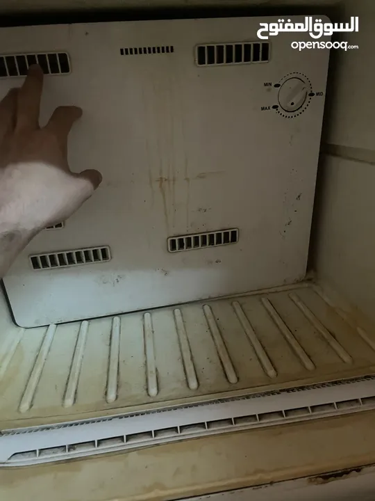 ثلاجة كبيرة شغالة وكل أمورها تمام