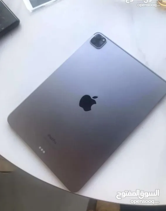ايباد 11pro معالج M2  مساحه 128
