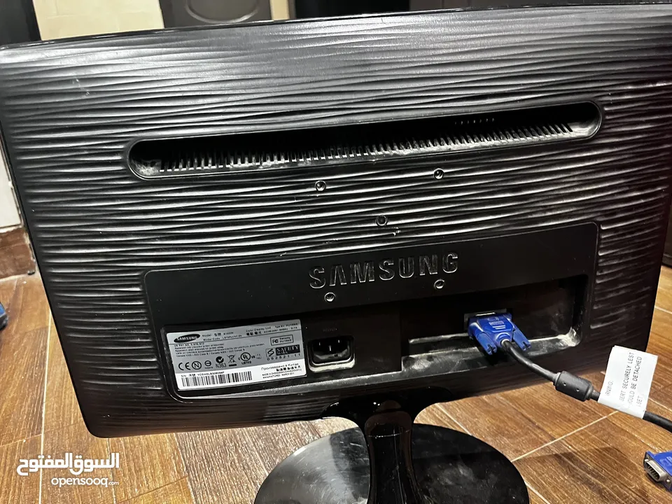 شاشاة  SAMSUNG B1930N 19 INCH مستعمل بحالة جديدة السعر قابل للتفاوض المزيد من المعلومات في الوصف