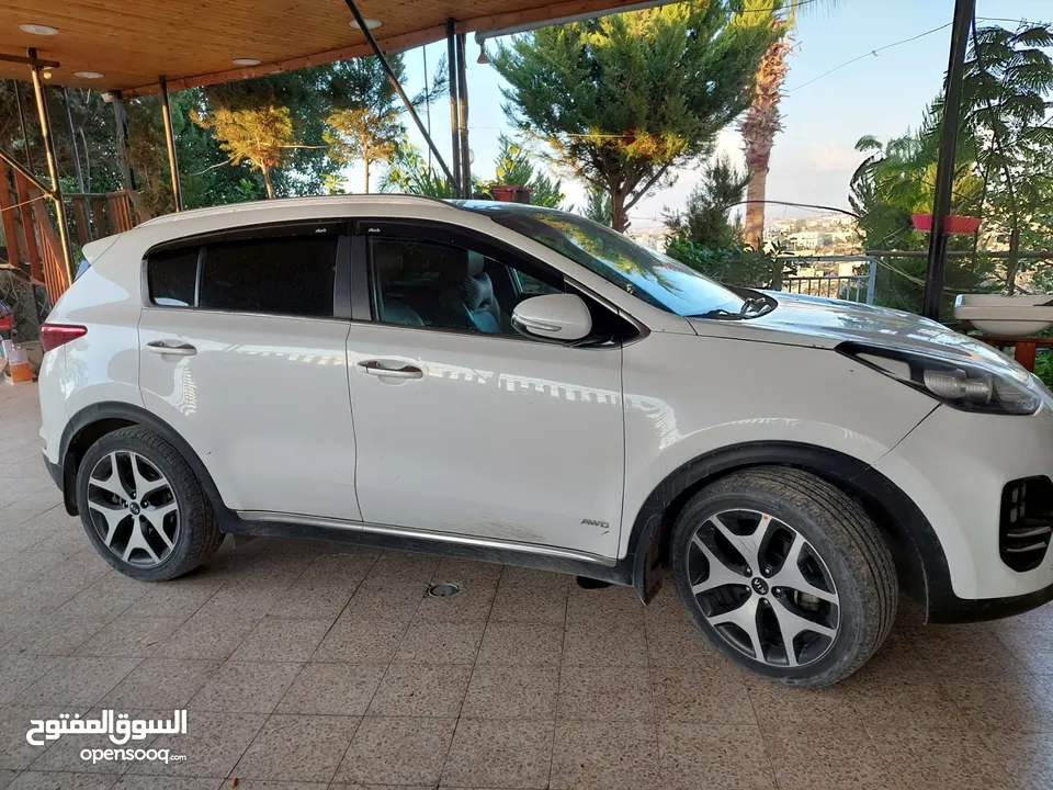 سبورتاج 2017 مرخص  4*4 دفع رباعي  فحص نظيف