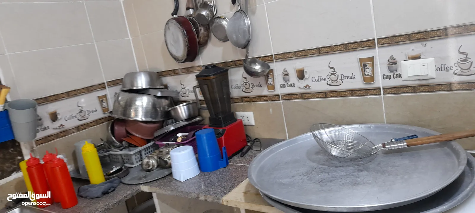 مطعم  بكامل تجهيزاته للبيع مع المحل .. الموقع المفرق