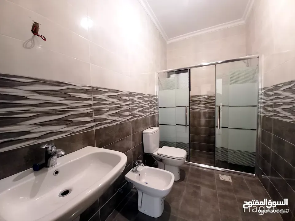 شقة غير مفروشة للايجار في عبدون  ( Property 33476 ) سنوي فقط