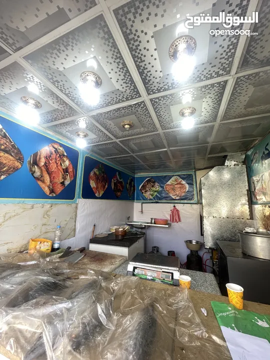 محل سمك للبيع نقل قدم في شارع الرقاص صنعاء.