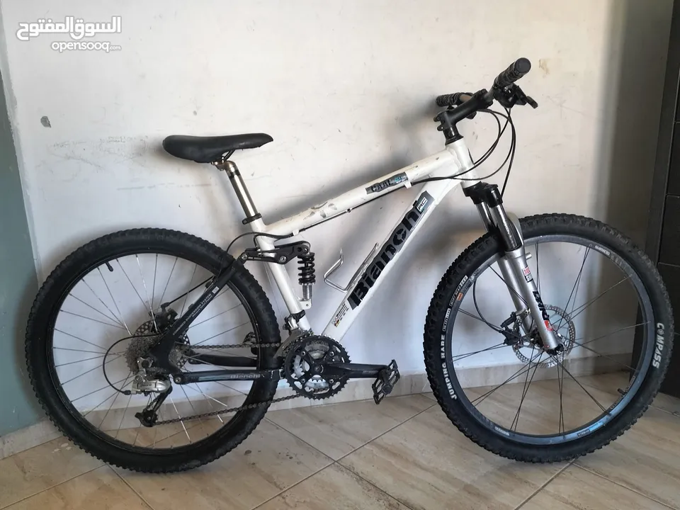 بسكليت من نوع Bianchi caal 8400