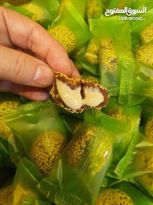 تمر محشي طحنيه ومغطس بالسمسم