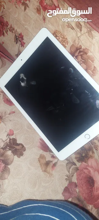 ipad air 2 حالة ممتازة ما فيو اي مشكلة غير شاشة دينار45