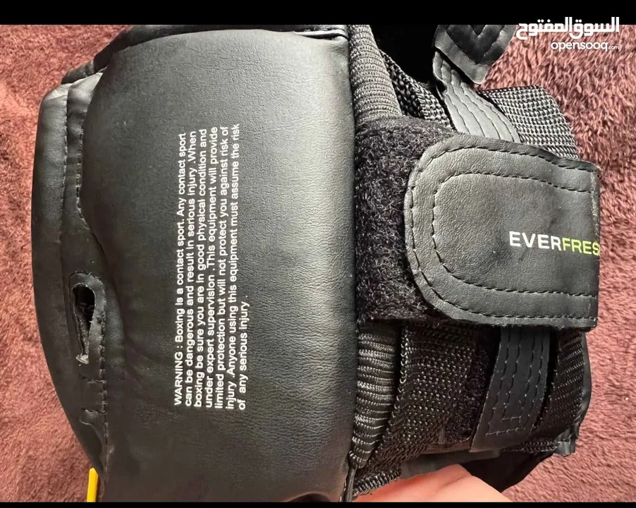 خوذة EVERLAST حماية رأس رياضيه للألعاب القتاليه اصليه ميه بالميه بحالة الوكاله فعليا وعلى الفحص