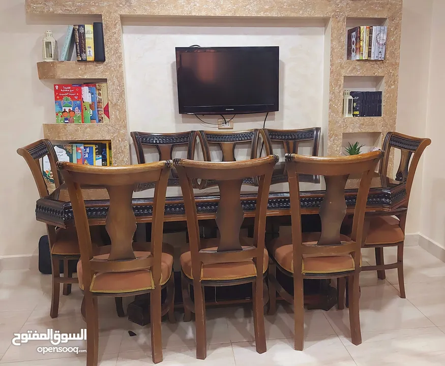 طاولة سفرة مستعمله بحالة ممتازة
