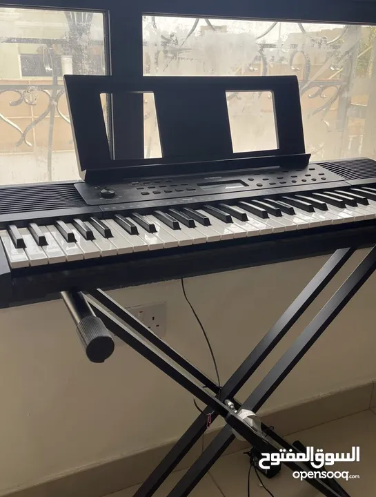 yamaha PSR-E273 piano